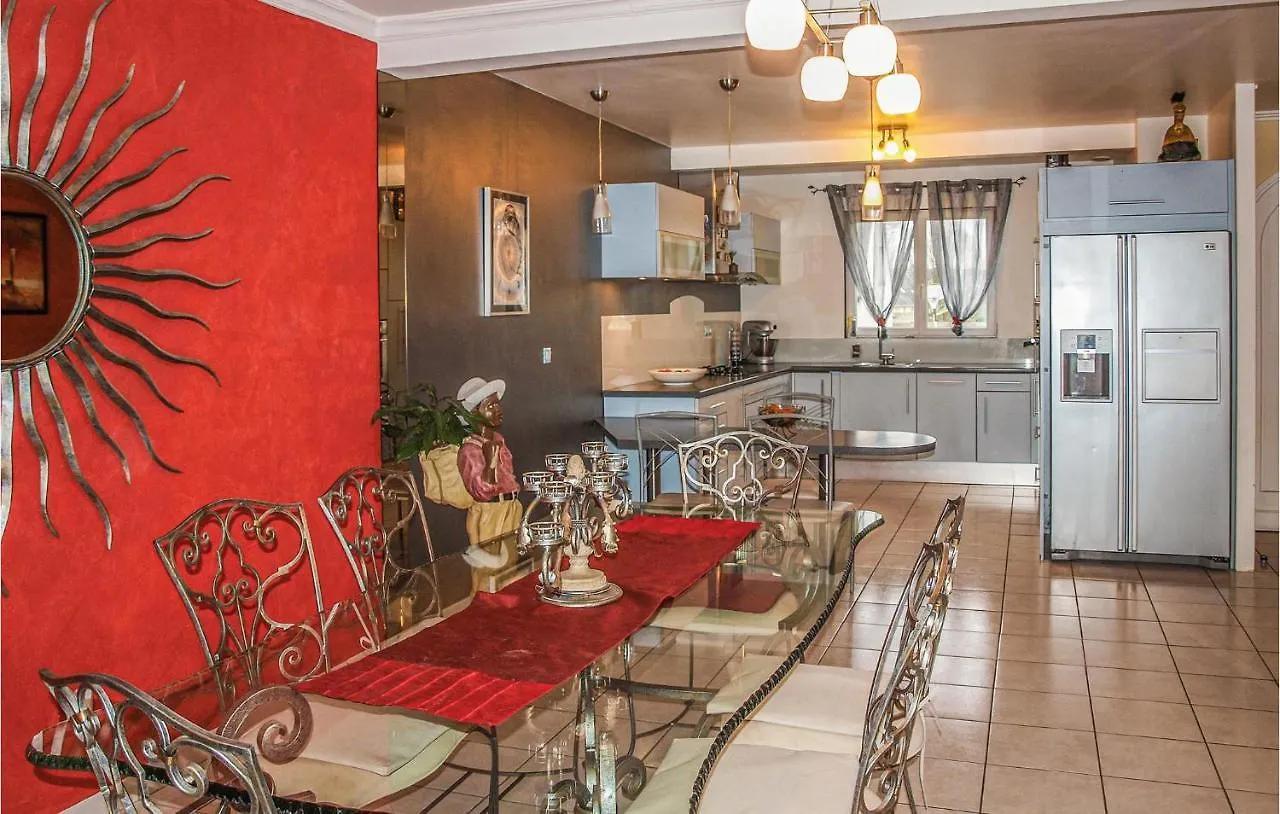 Amazing Home In Pommeret With Ethernet Internet